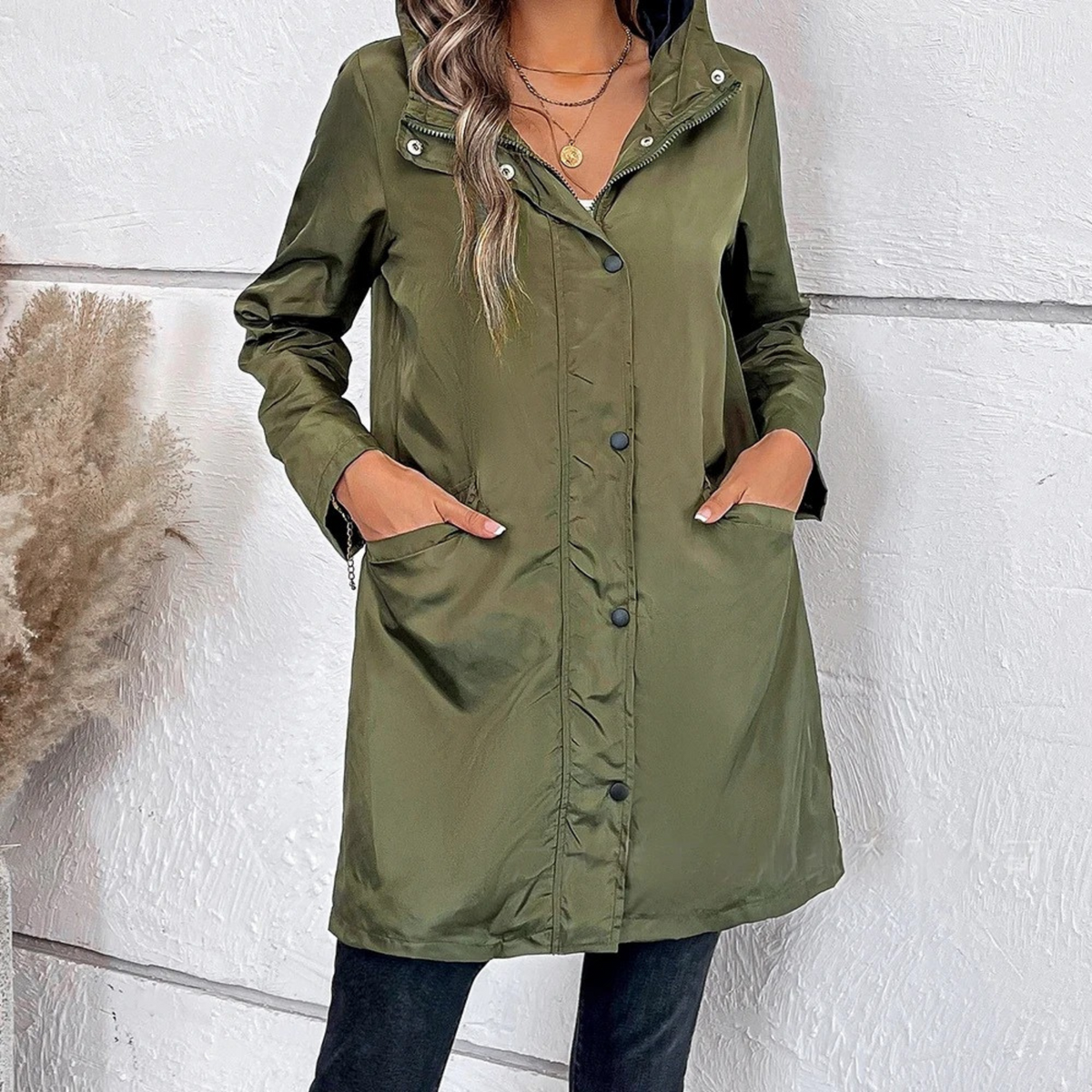 Giacca a vento da donna con cappuccio, pratica e leggera, per l’outdoor
