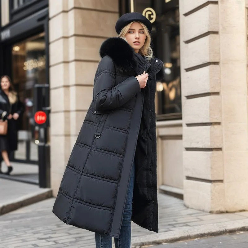 Parka invernale lungo da donna, di design, con cappuccio bordato di pelliccia, caldo