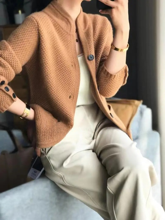 Cardigan in cashmere da donna Lucille con bottoni e taglio classico
