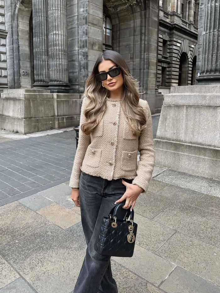 Dámské buklé sako na míru se zlatými knoflíky, elegantní a šik