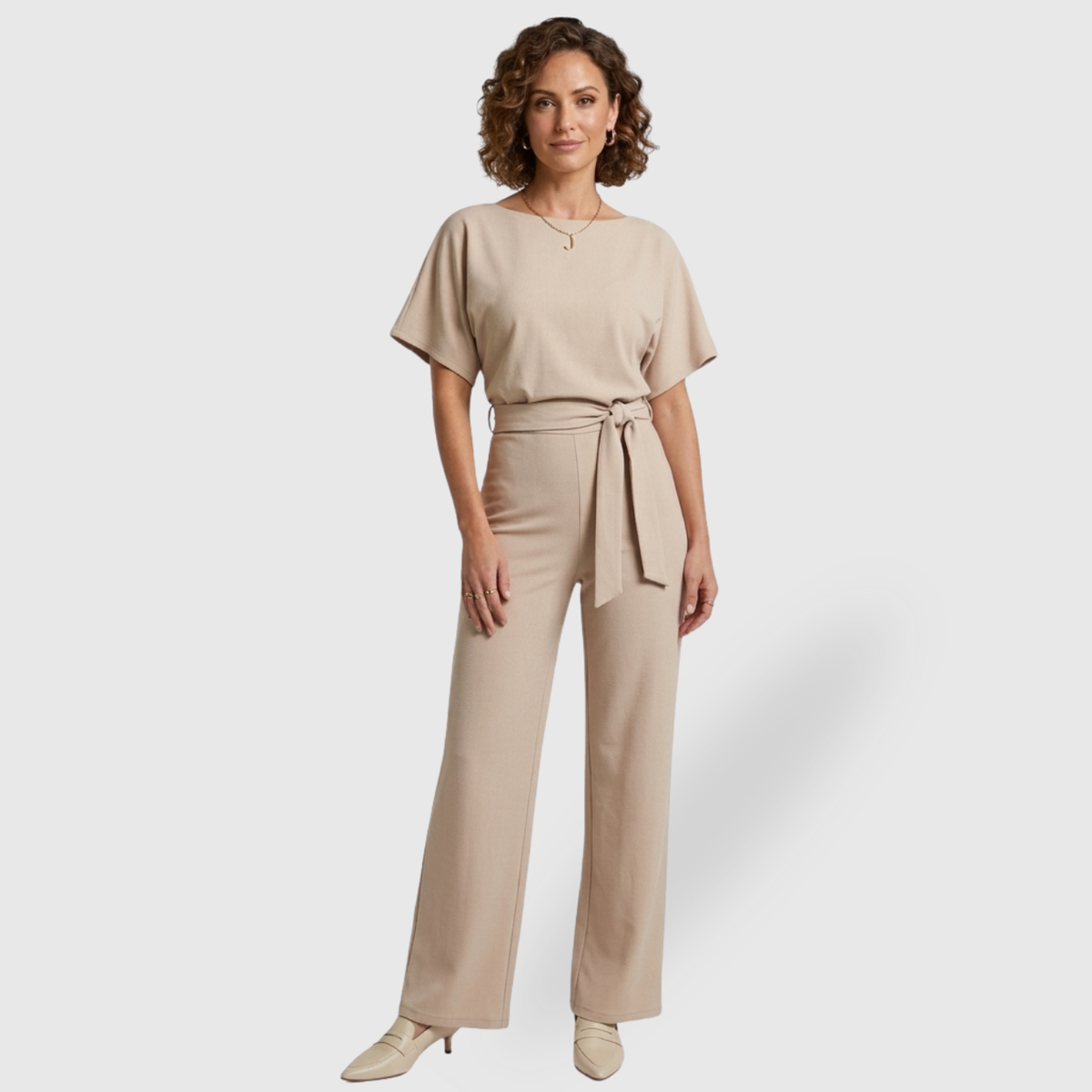 Combinaison femme pantalon manches courtes taille ceinturée coupe droite