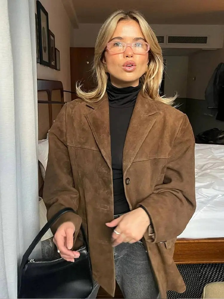 Dámské oversized sako ze semiše, ležérní střih a elegantní styl
