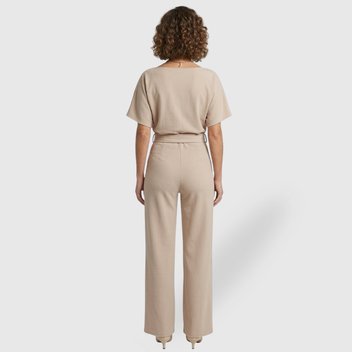Combinaison femme pantalon manches courtes taille ceinturée coupe droite