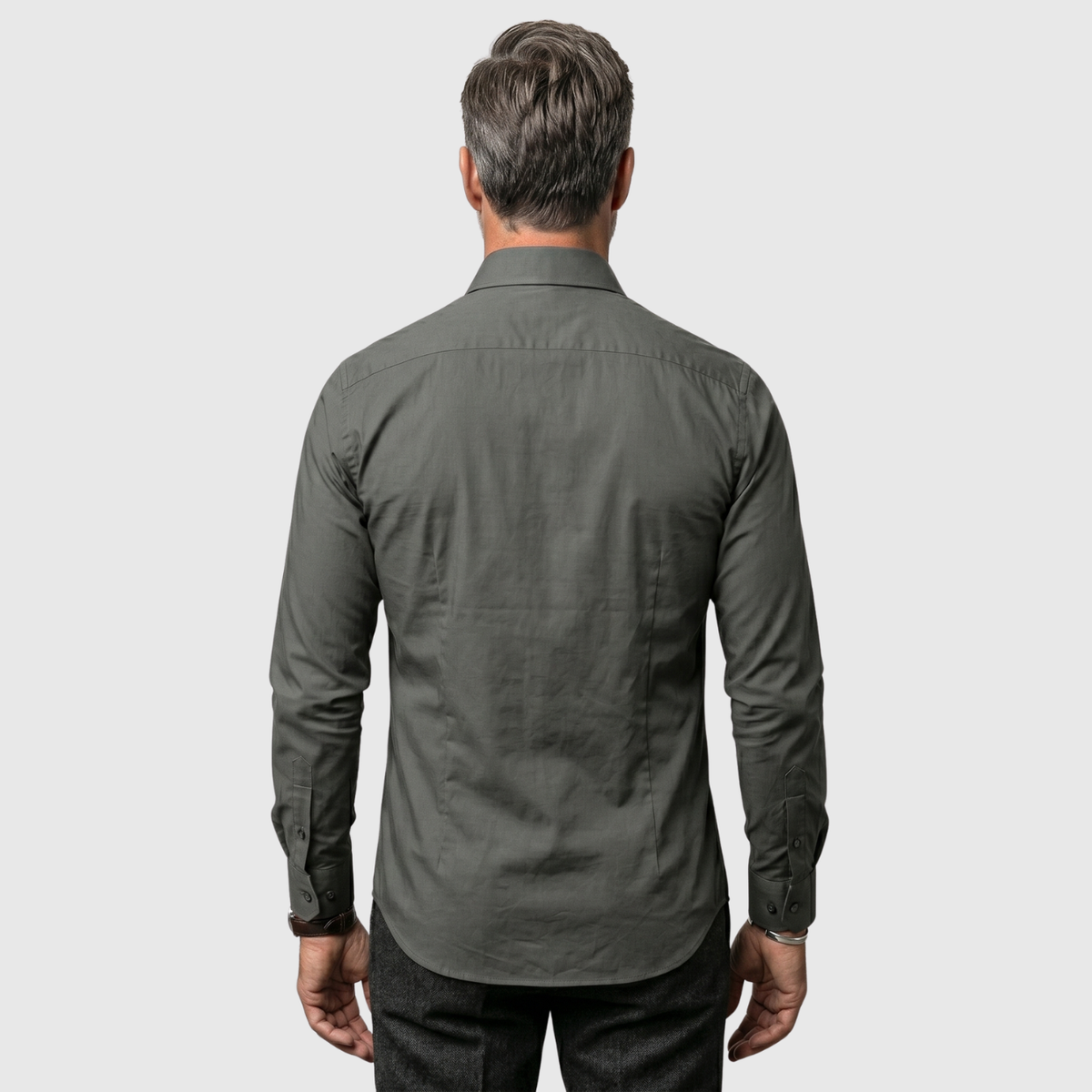 Chemise homme manches longues col classique coupe ajustée boutonnée