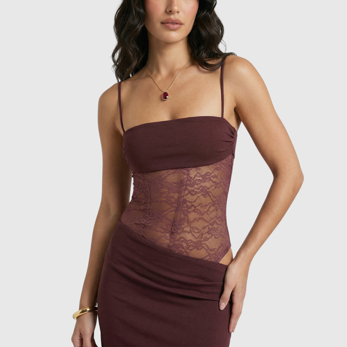 Robe de soirée longue femme bustier dentelle bretelles coupe ajustée