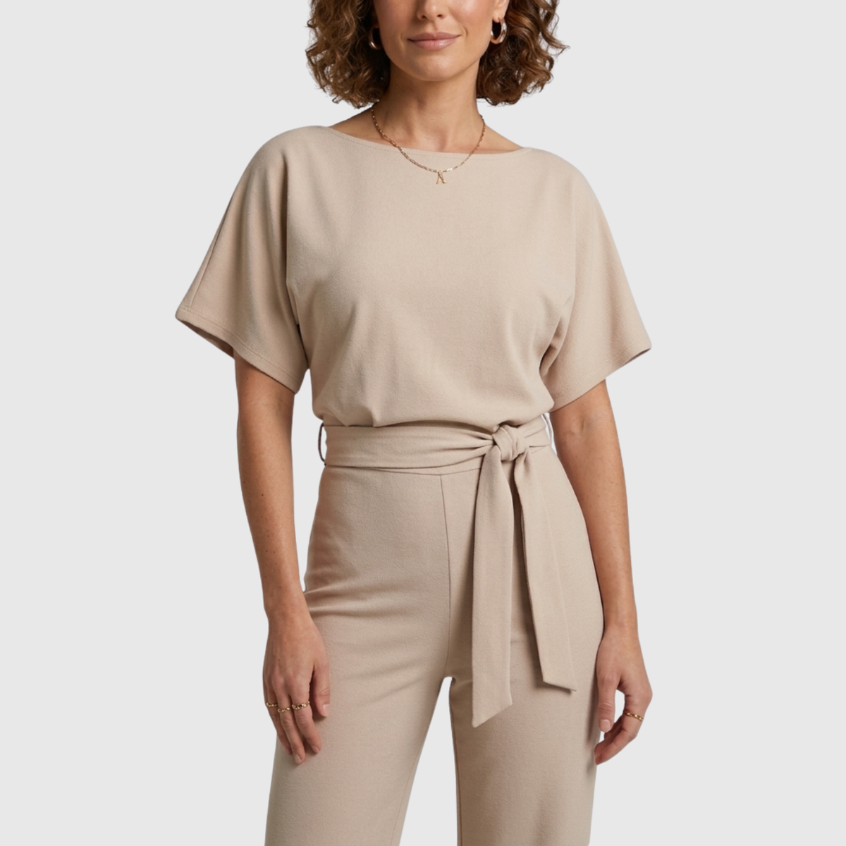 Combinaison femme pantalon manches courtes taille ceinturée coupe droite