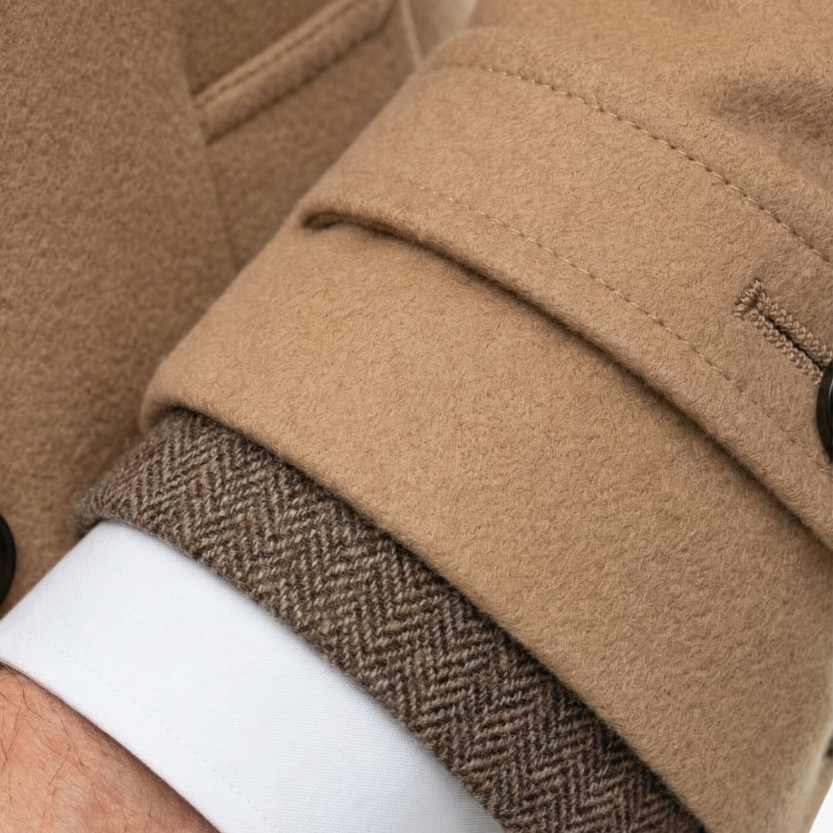 Dlouhý pánský vlněný kabát s dvojřadým zapínáním, pro business casual styl
