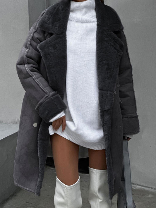 Cappotto elegante e classico da donna, dal taglio aderente, per la sera e l’ufficio