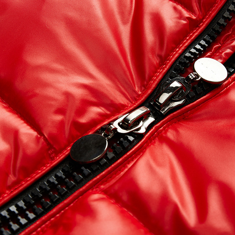 Zateplená dámská zimní péřová bunda pohodlného střihu na zip