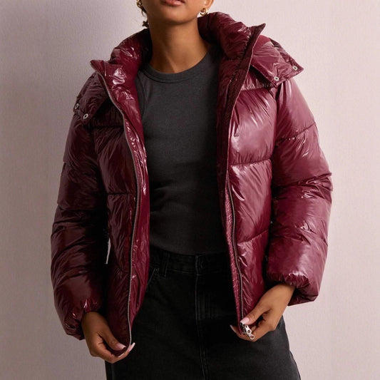 Shiny women's puffer jacket with adjustable hood and practical pockets