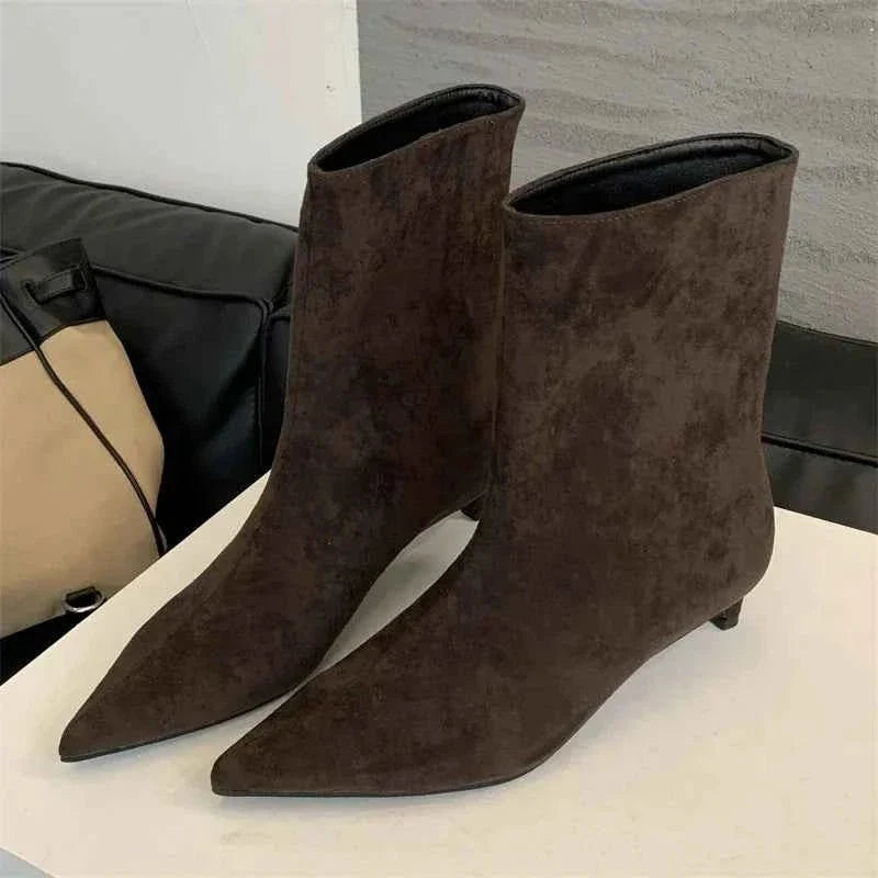 Bottines femme élégantes coupe épurée talon mi-hauteur style