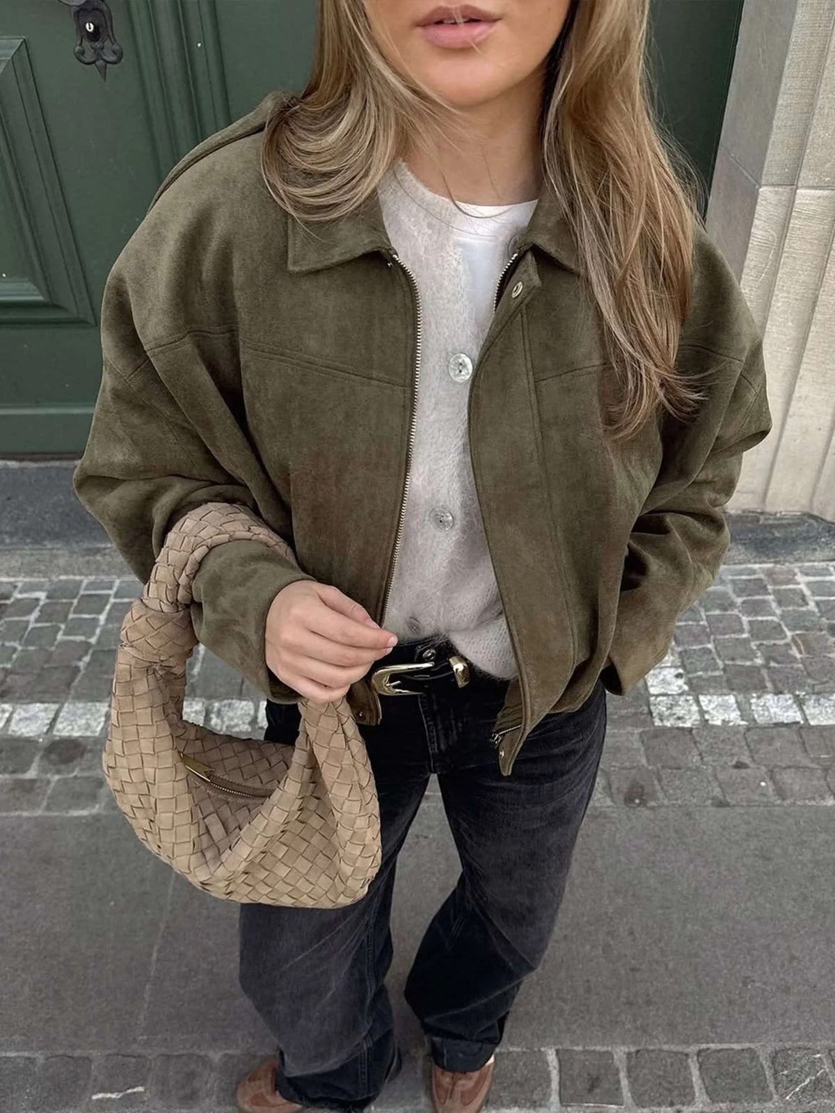 Bomber femme faux daim col structuré finition mate élégante