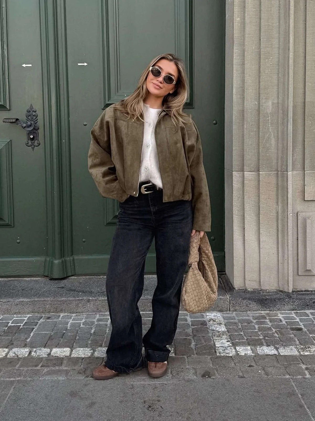 Bomber femme faux daim col structuré finition mate élégante