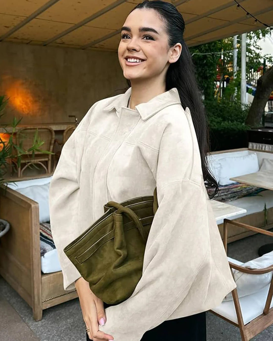 Bomber femme faux daim col structuré finition mate élégante